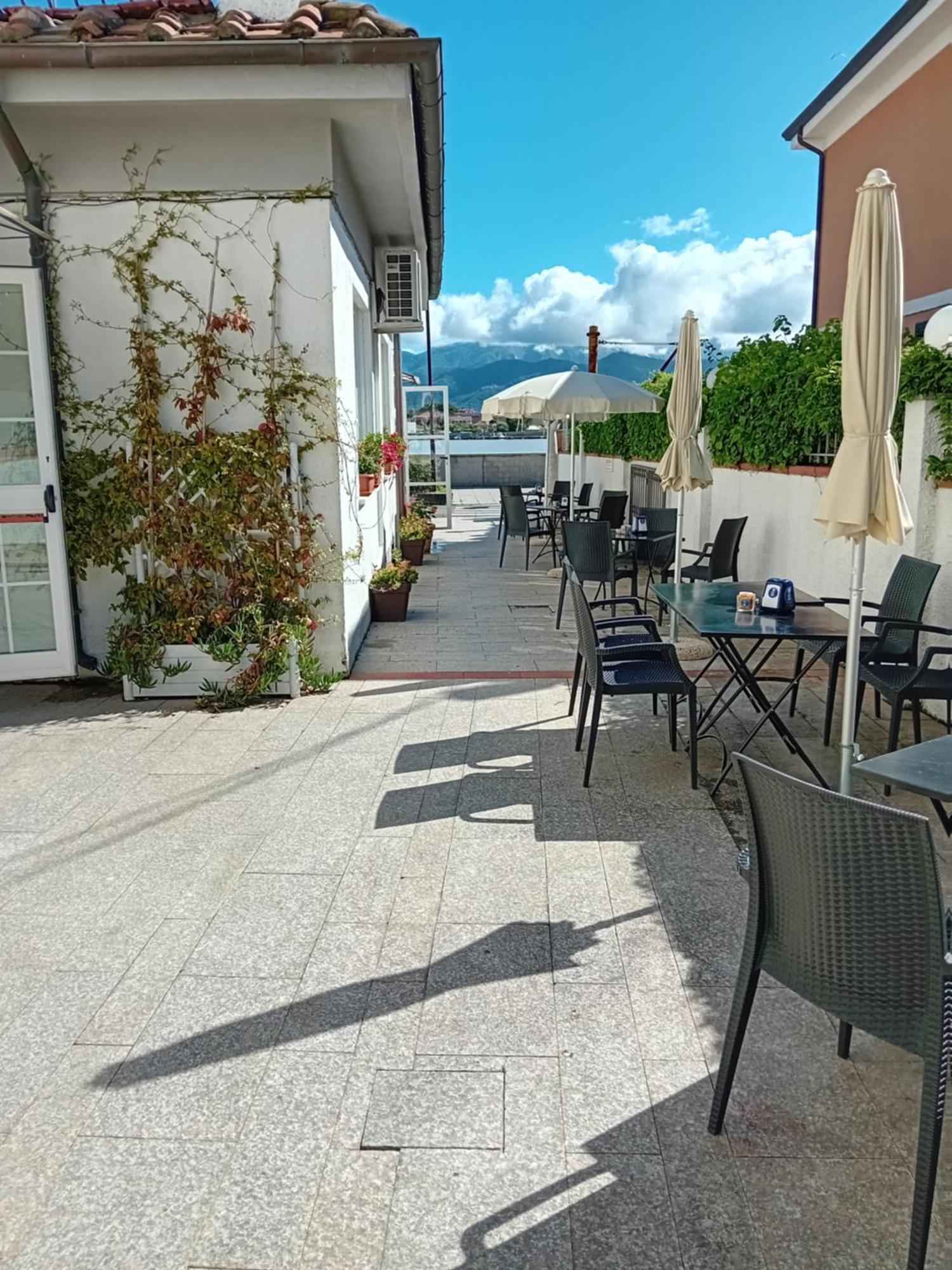 Hotel Garden Bocca Di Magra Екстериор снимка